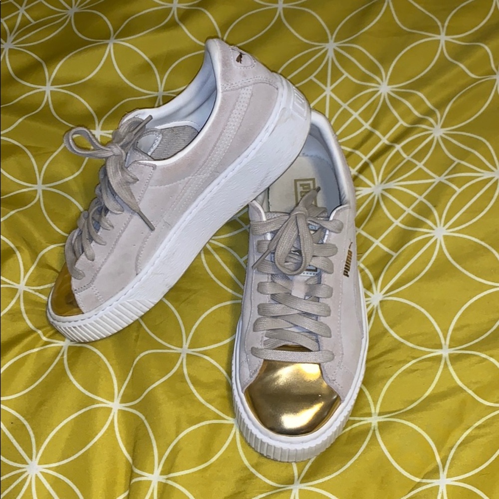 Puma Fenty sneakers. Tan/gold 😍
